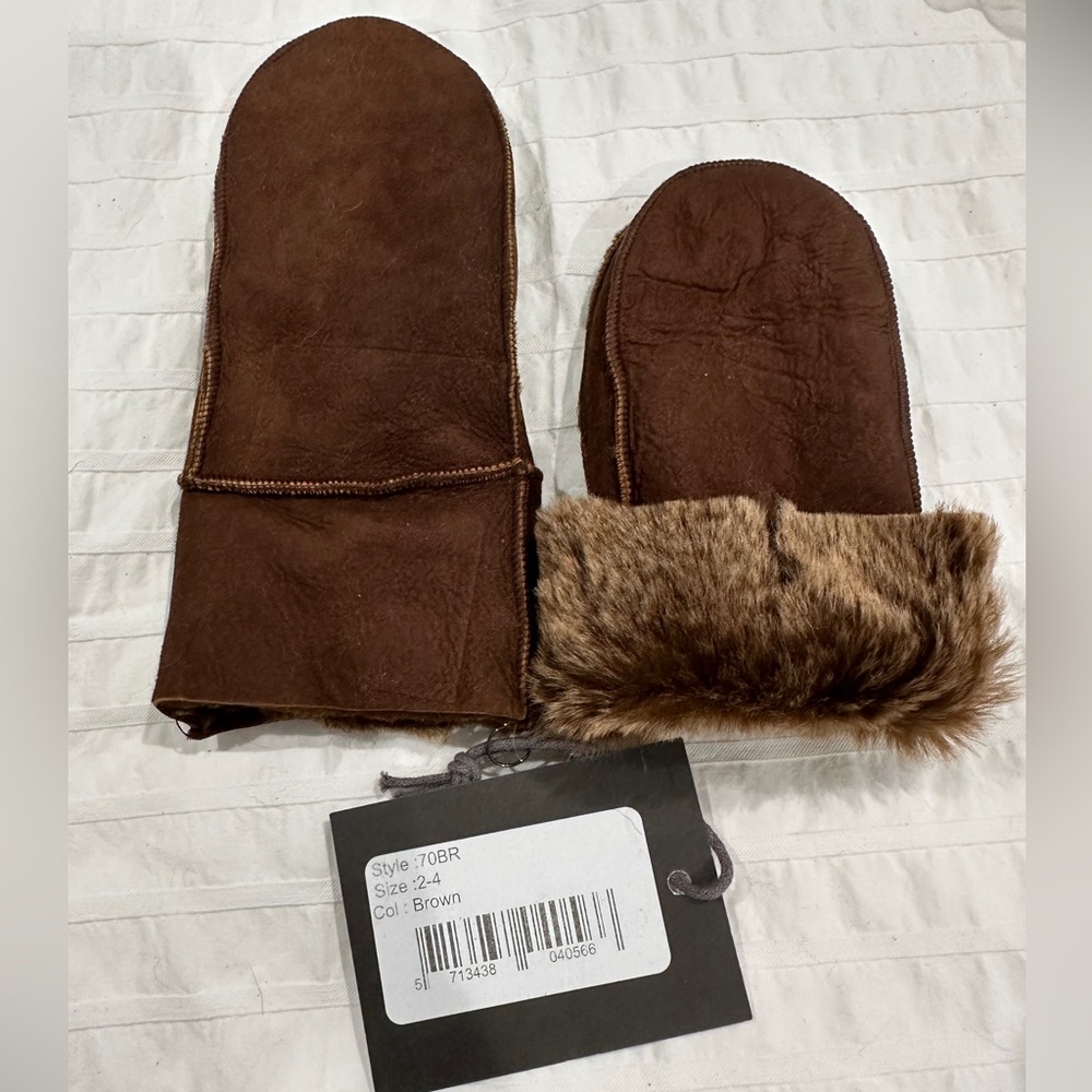 NWT - Brown Suede Sheep Mitts - sz 2-4Y